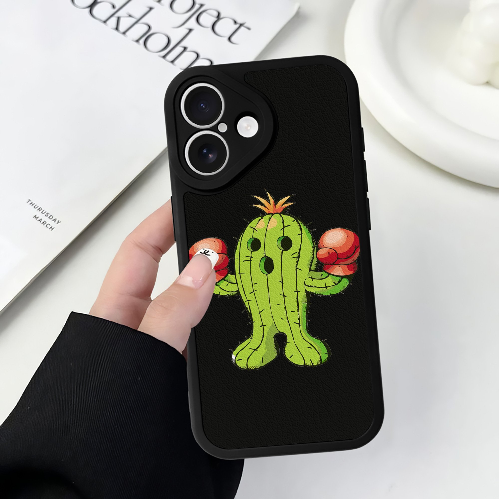 （画像用） Digimon デジタルモンスター/デジモン 【iPhone 16シリーズ対応】シリコンスマホケース（レザー調） 材質：シリコン